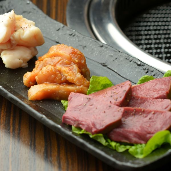 拝島駅から徒歩数分に上カルビが楽しめるアットホームな焼肉店があります